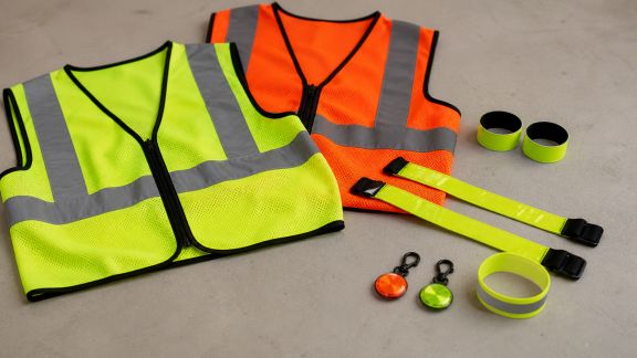 Comparatif des vêtements réfléchissants et accessoires de visibilité pour promenades nocturnes